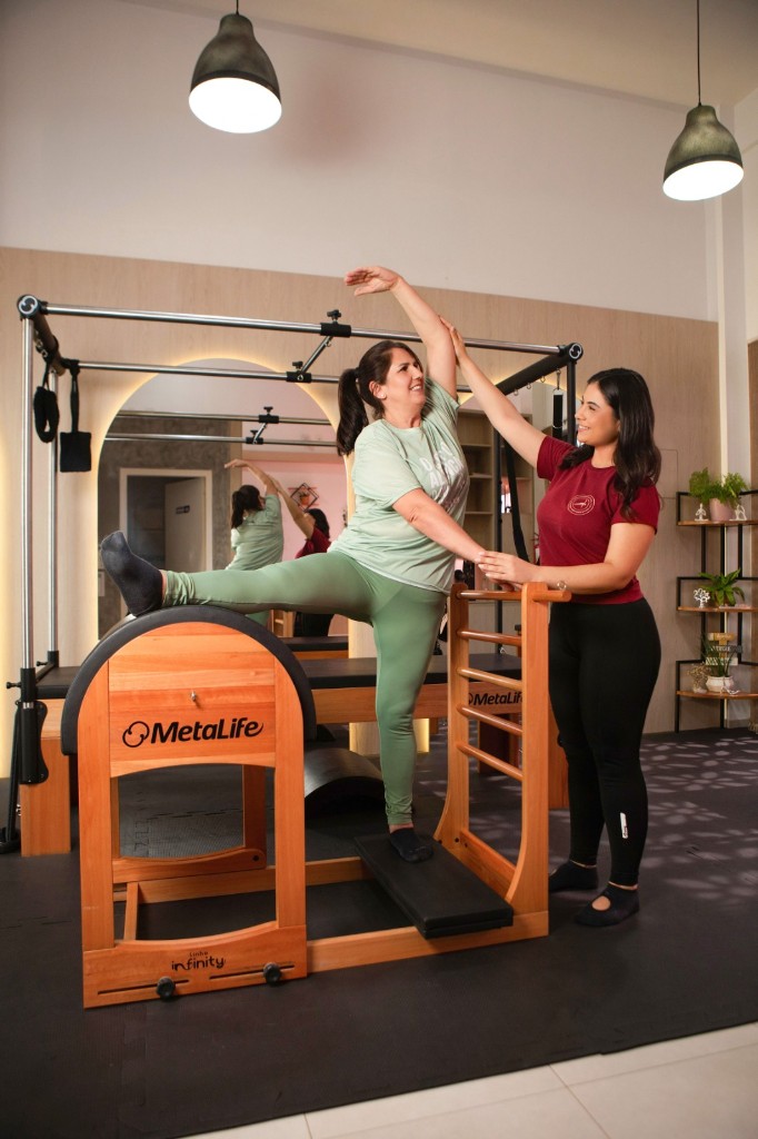 Sessão de Pilates no reformer com instrutora